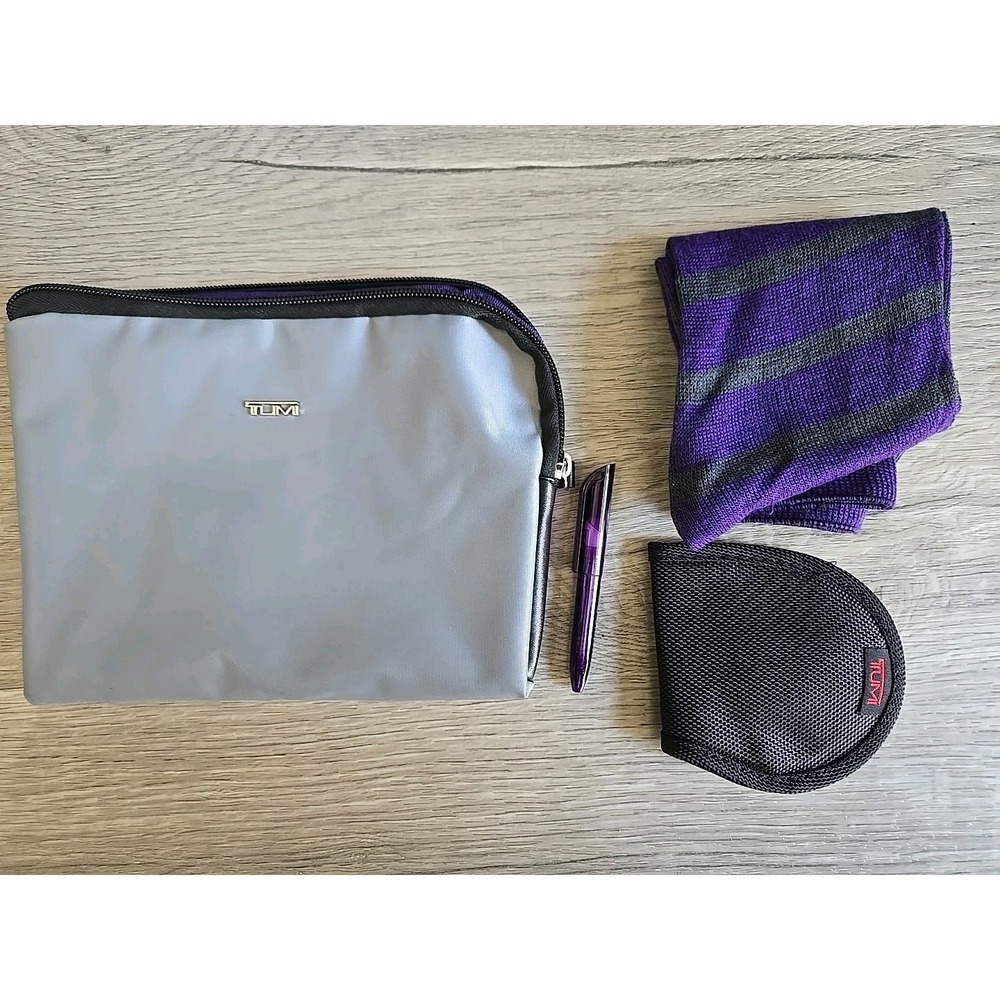 Tumi Travel Clutch Pouch Wash Bag Toiletry Bag w/ Tumi Eye‎ Mask, Socks, & Pen